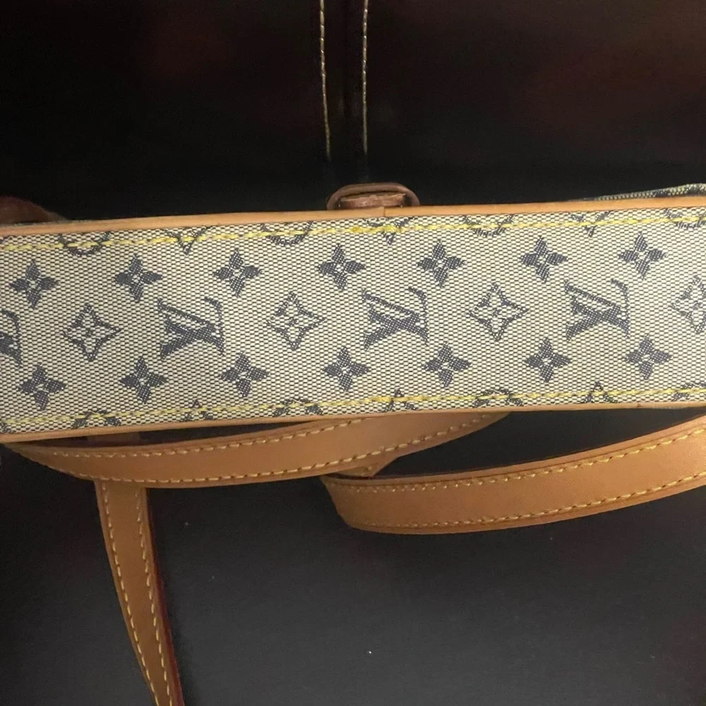 Louis Vuitton Beige Monogram Crossbody with Tan Leather Trim - Picture 6 of 10